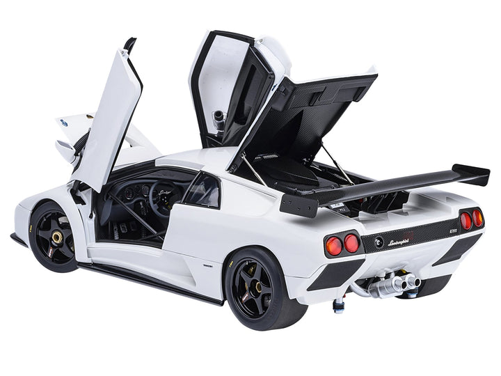Lamborghini Diablo GTR Impact White 1/18 Model Car by Autoart image 2
