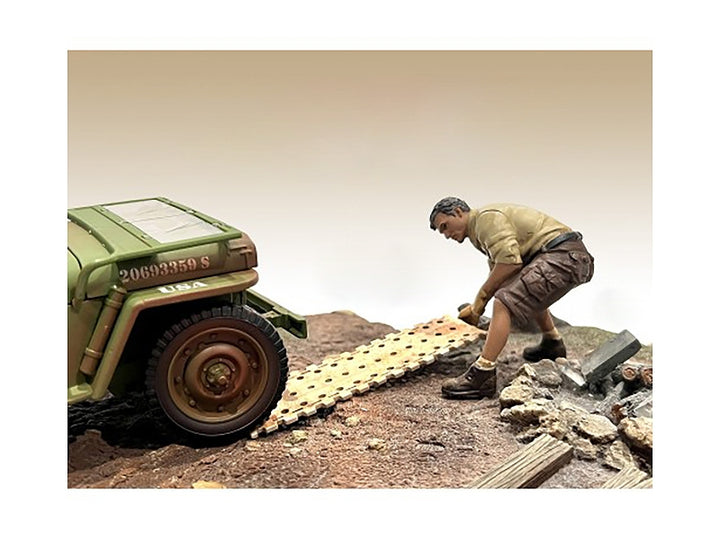 "4X4 Mechanic" Figure 2 with Board Accessory for 1/18 Scale Models by American Diorama image 2