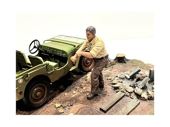 "4X4 Mechanic" Figure 3 for 1/18 Scale Models by American Diorama image 2