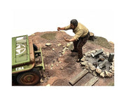 "4X4 Mechanic" Figure 6 for 1/18 Scale Models by American Diorama image 3