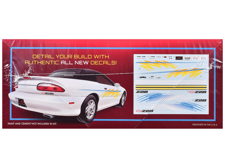 Skill 2 Model Kit 1996 Chevrolet Camaro Z28 Convertible 1/25 Scale Model by AMT image 2