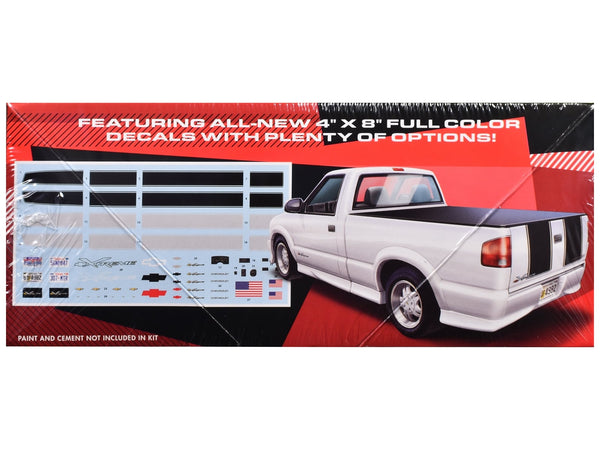 Skill 2 Model Kit 1999 Chevrolet S-10 Xtreme Pickup Truck 1/25 Scale Model by AMT image 3