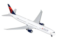 Boeing 767-400ER Commercial Aircraft "Delta Air Lines" (N482MH) White with Blue and Red Tail "Gemini 200" 1/200 Diecast Model Airplane by GeminiJets image 2