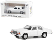 1980-1991 Ford LTD Crown Victoria Police White "Hot Pursuit" "Hobby Exclusive" Series 1/64 Diecast Model Car by Greenlight image 2