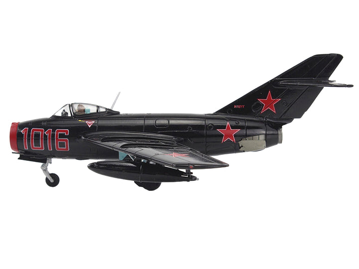 Mikoyan-Gurevich MiG-15Bis Fighter Aircraft "Experimental Combat Air Museum Kansas" "Air Power Series" 1/72 Diecast Model by Hobby Master image 2