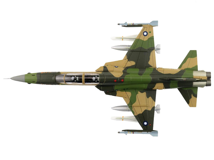Northrop F-5F Tiger II Aircraft "46th Aggressor Squadron 7th Flight Training Wing" Republic of China Air Force "Air Power Series" 1/72 Diecast Model by Hobby Master image 2