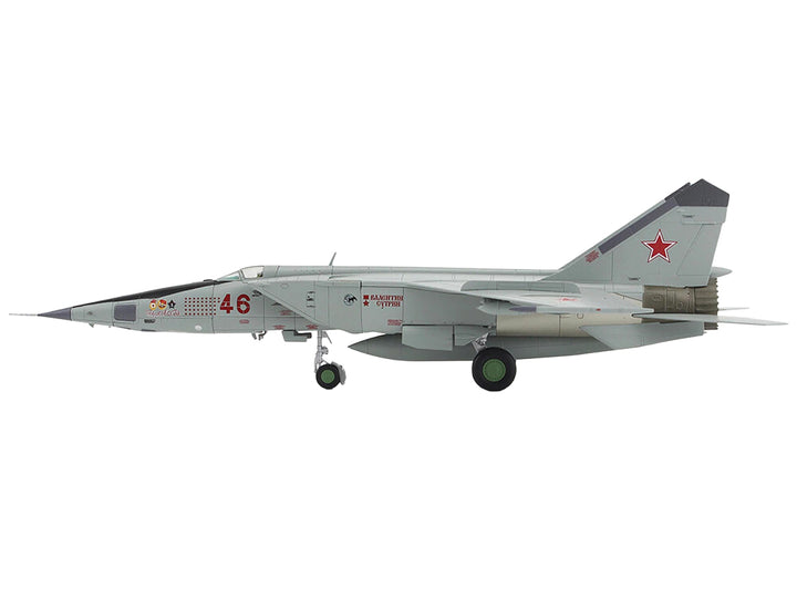 Mikoyan-Gurevich MiG-25RBT Aircraft "Red 46 47th Guards Reconnaissance Aviation Regiment 2nd Squadron" (2001) Russian Air Force "Air Power Series" 1/72 Diecast Model by Hobby Master image 2