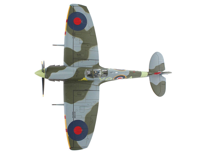 Supermarine Spitfire Mk Vb Fighter Aircraft "EN921 Flying Officer Jack Sheppard No. 401 Squadron" (1943) Royal Canadian Air Force "Air Power Series" 1/48 Diecast Model by Hobby Master image 2