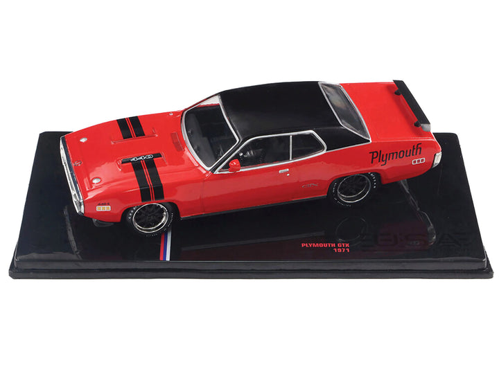 1971 Plymouth GTX Rally Red with Black Top and Stripes 1/43 Diecast Model by IXO Models image 2