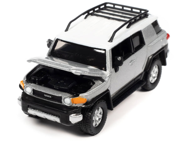 Johnny Lightning 2007 Toyota FJ Cruiser in Titanium Silver with white roof and roof rack.