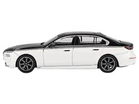BMW i7 xDrive60 in Alpine White and Black Sapphire, MINI GT MGT00959.