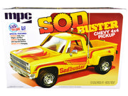 Skill 2 Model Kit 1981 Chevrolet 4x4 Stepside Pickup Truck "Sod Buster" 1/25 Scale Model by MPC image 3