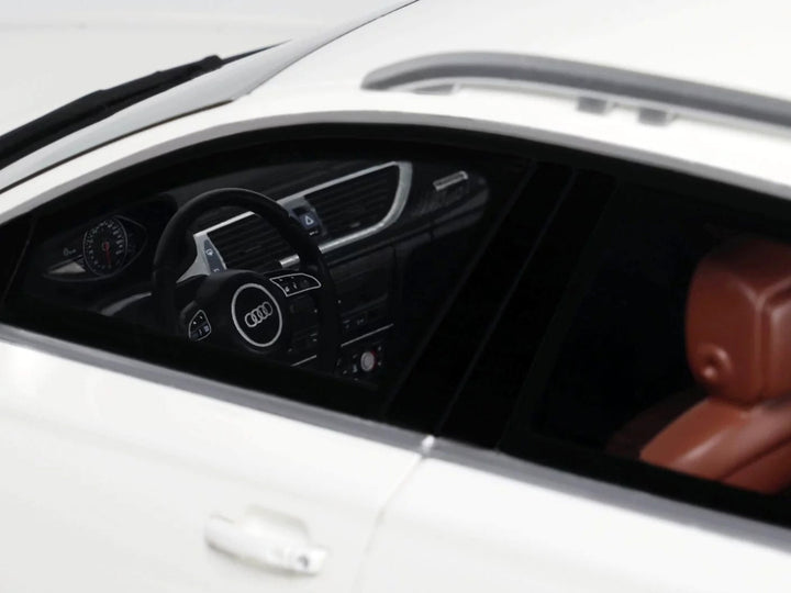 2015 Audi C7 All Road Ibis White 1/18 Model Car by Otto Mobile image 2