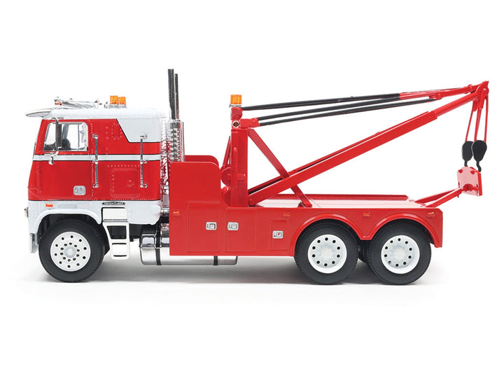 1987 Freightliner FLA Tow Truck Red and White 1/43 Diecast Model by IXO Models image 2