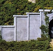 Woodland Scenics C1258 Concrete Retaining Wall - HO Scale - product image