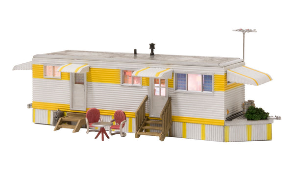 Woodland Scenics BR4952 Sunny Days Trailer, N scale, front view.