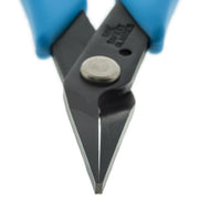 Xuron 485FN Flat Nose Pliers with Smooth Duckbill Jaws, close-up of the working tips