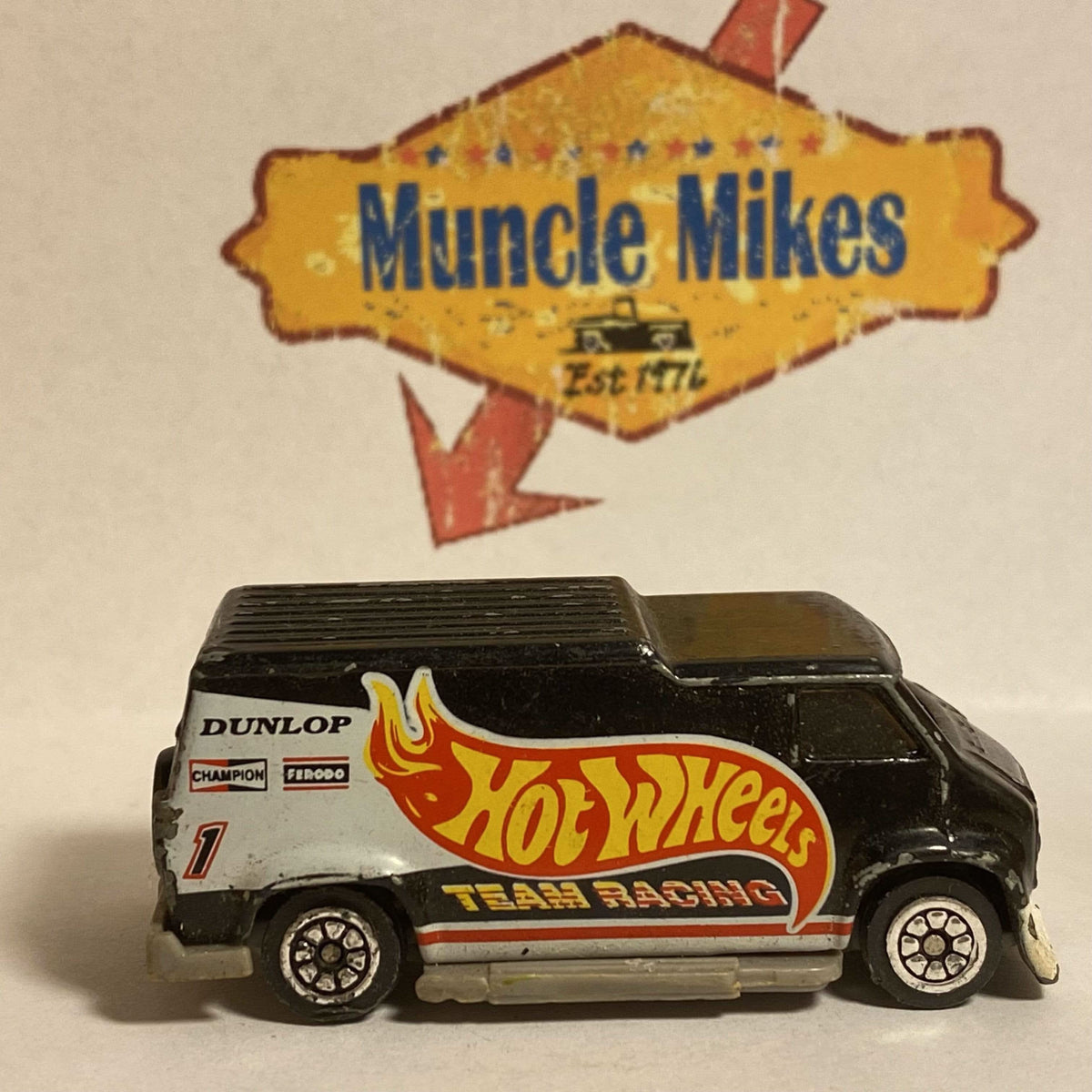 1983 Hot Wheels Team Racing Hot Rod Custom Van Sto & Go Gas Station Playset Exclusive 1/64