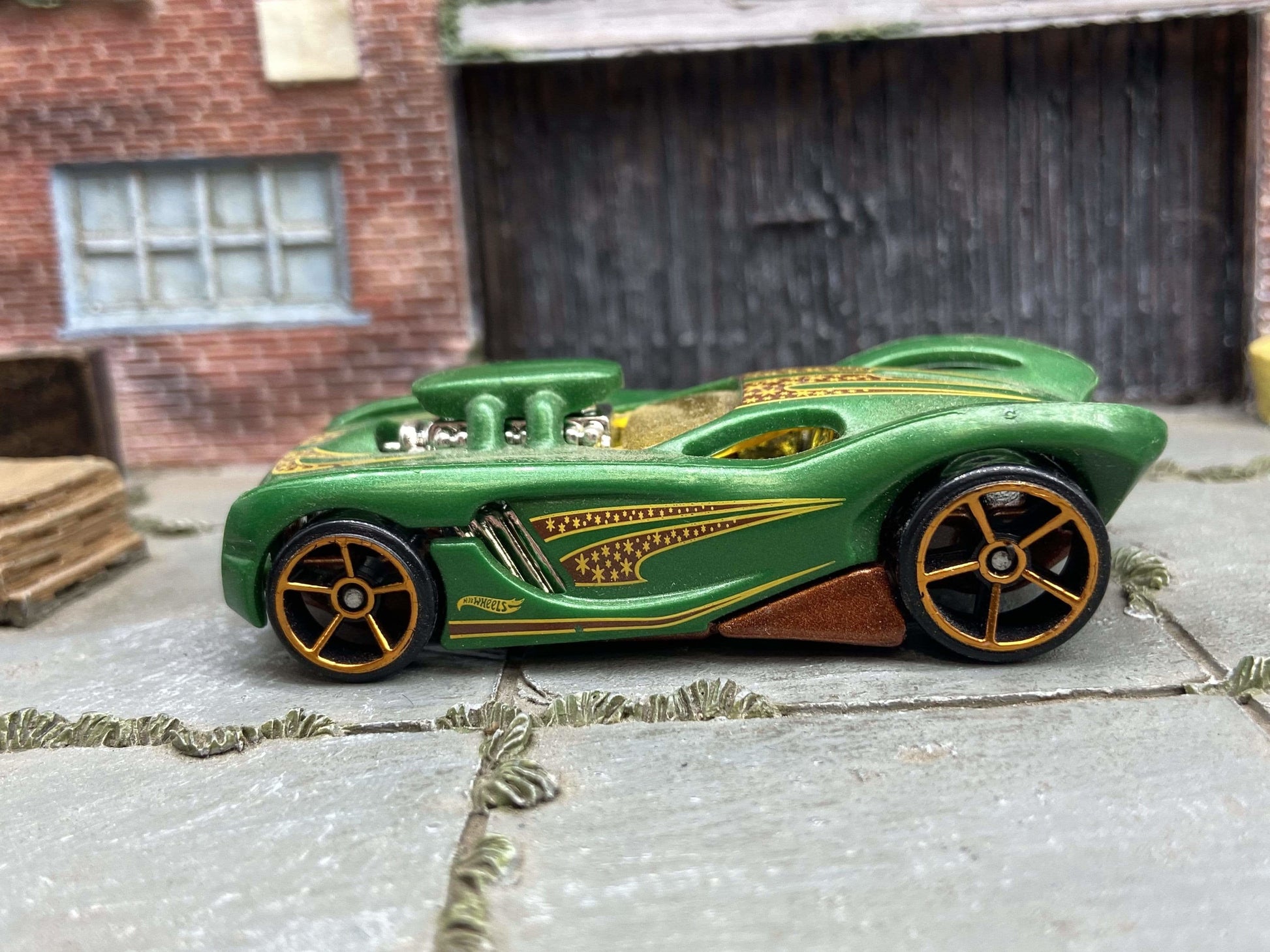 2018 Hot Wheels 16 Angels Pearl Green Yellow And Brown White Scallops On Top And Sides - $2 BARGAIN BIN!