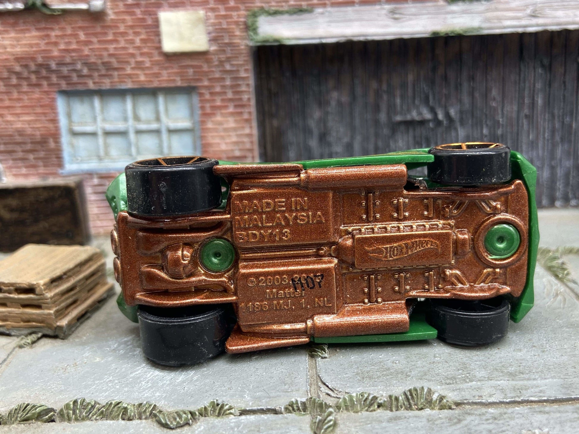 2018 Hot Wheels 16 Angels Pearl Green Yellow And Brown White Scallops On Top And Sides - $2 BARGAIN BIN!