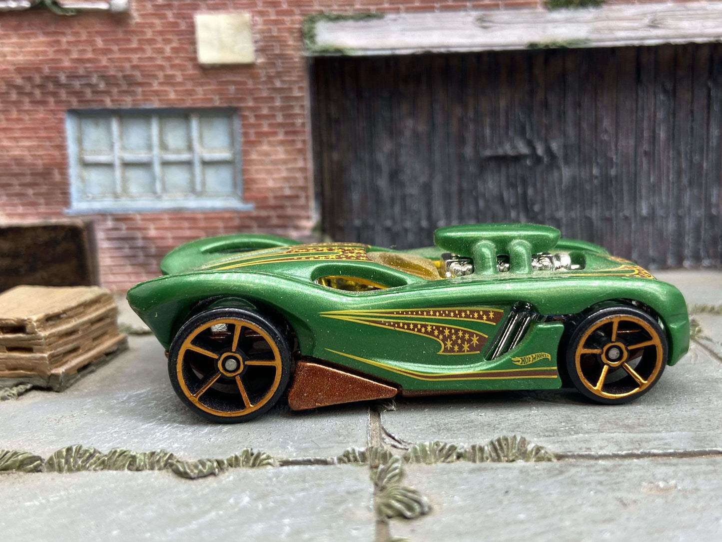 2018 Hot Wheels 16 Angels Pearl Green Yellow And Brown White Scallops On Top And Sides - $2 BARGAIN BIN!