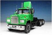 AMT-1039 Mack R685ST Semi Tractor 1:25 Scale Model Kit