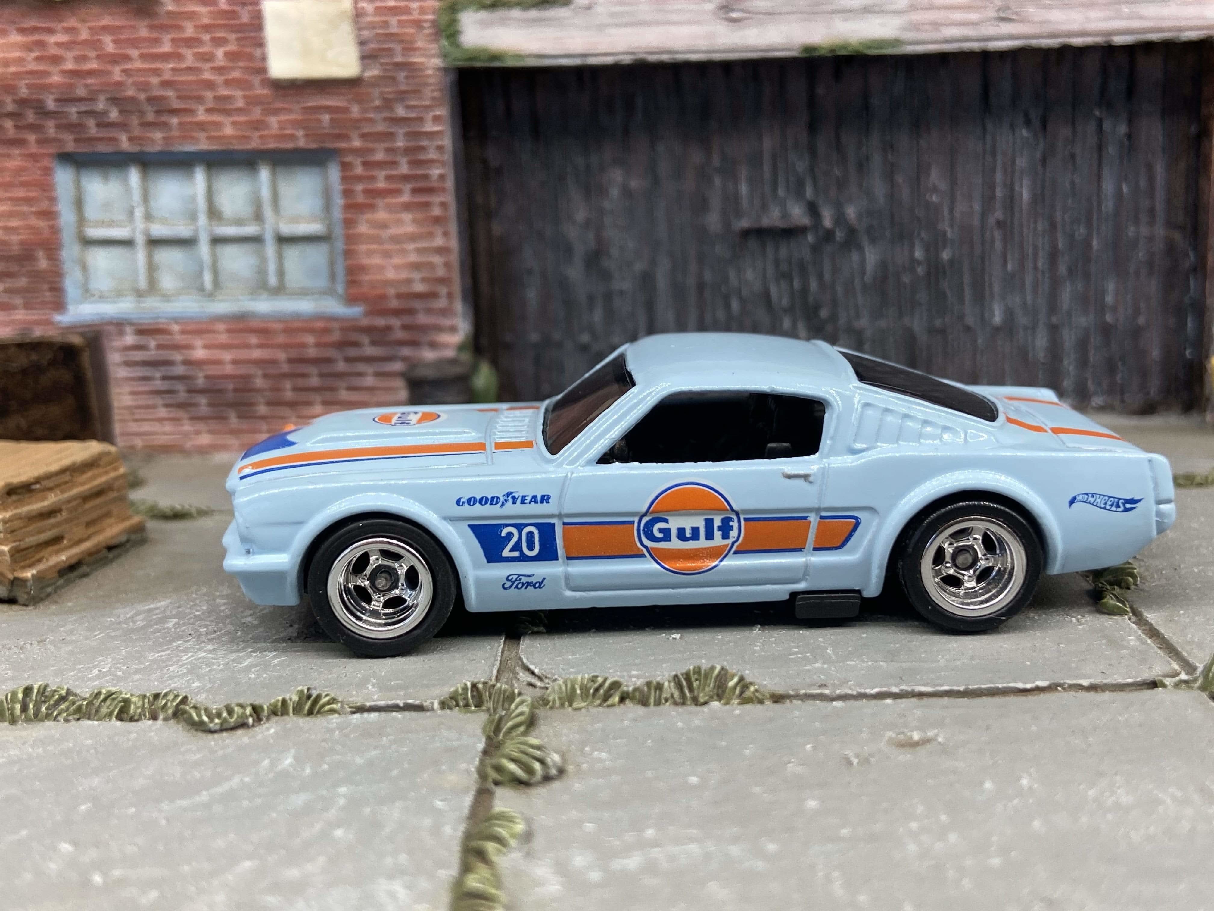 初版渦巻きレアツクシのハッサム HP60 037/114 Custom Hot Wheels 1965 Ford Mustang Fastback In GULF Blue With