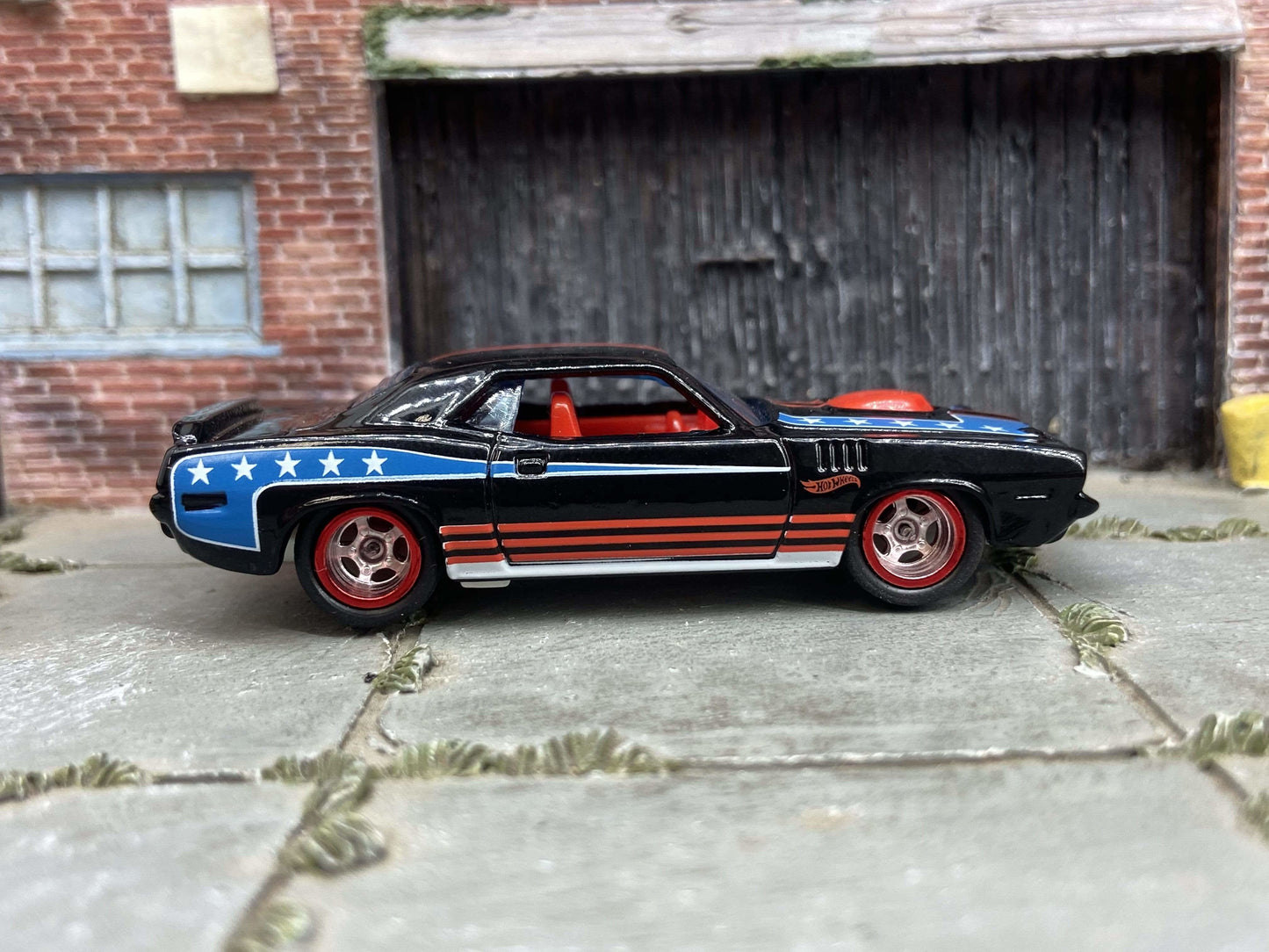 Custom Hot Wheels 1971 Plymouth HEMI Cuda Red - White And Blue! With Chrome and Red 5 Spoke Race Wheels With Rubber Tires