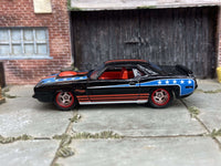 Red white and blue 1971 Plymouth HEMI Cuda custom Hot Wheels, view 3