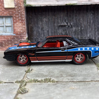 Custom Hot Wheels 1971 Plymouth HEMI Cuda Red - White And Blue! With Chrome and Red 5 Spoke Race Wheels With Rubber Tires