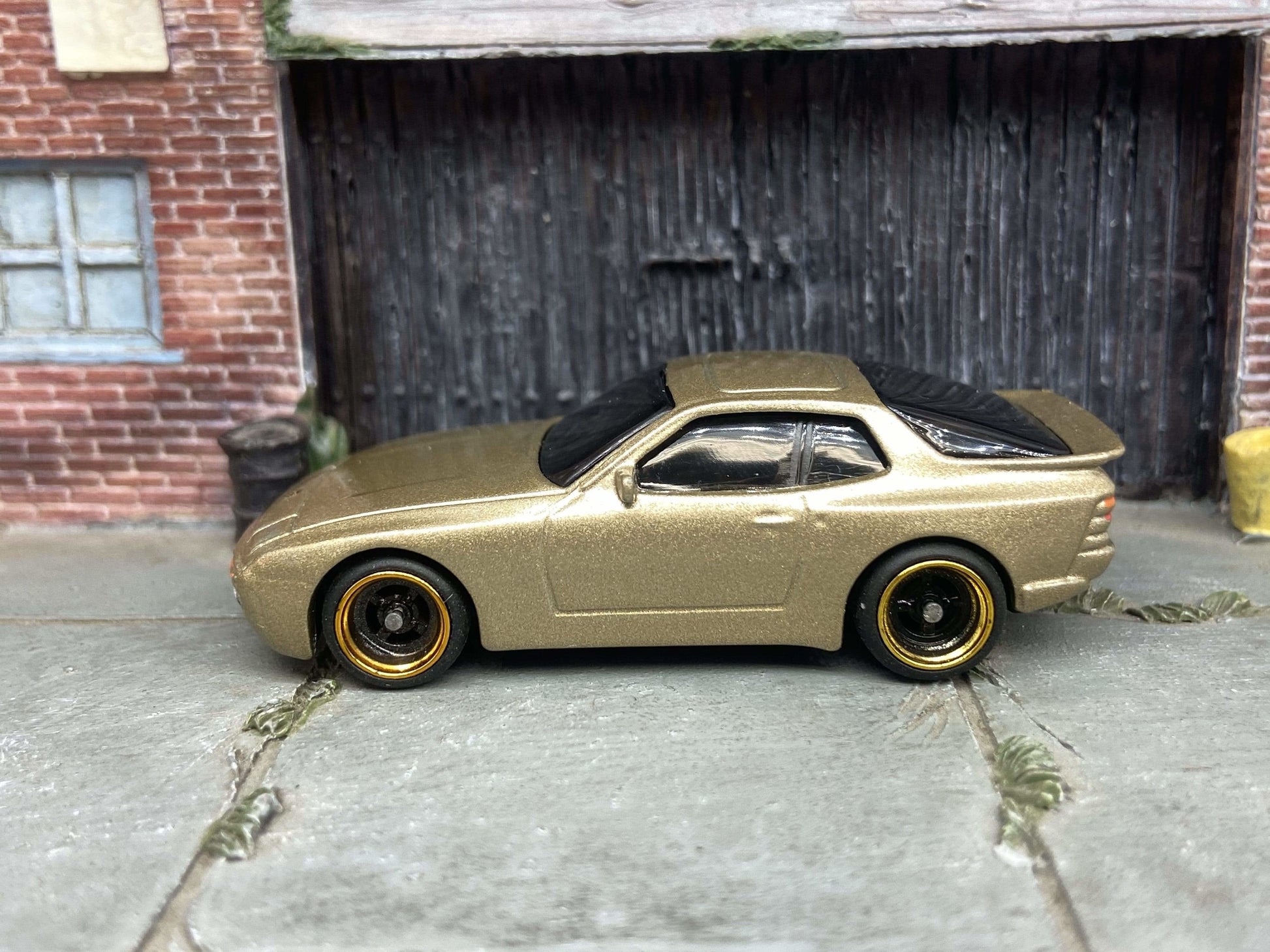 Custom Hot Wheels 1989 Porsche 944 Turbo In Gold With Black and Gold 4 Spoke Wheels With Rubber Tires