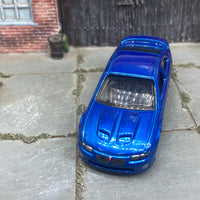 Custom Hot Wheels 2006 Pontiac GTO in Blue With Chrome Draglite Racing Wheels With Rubber Tires