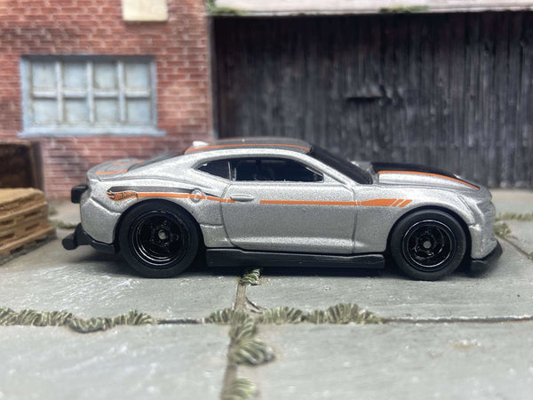 Front three-quarter view of silver 2018 Camaro COPO custom Hot Wheels