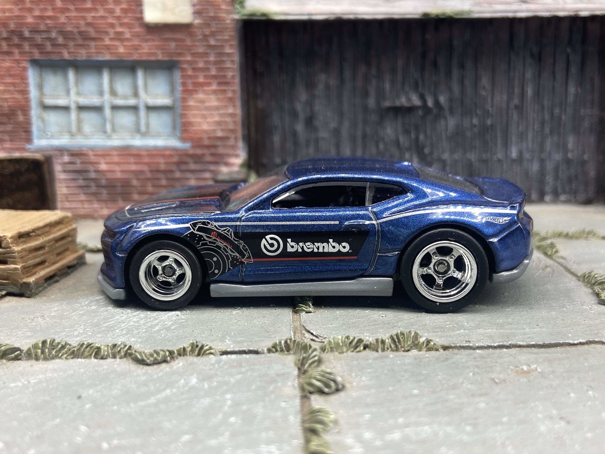 Custom Hot Wheels - 2018 Chevy Camaro SS - Brembo Racing Livery - Blue 5 Spoke Racing Wheels - Rubber Tires