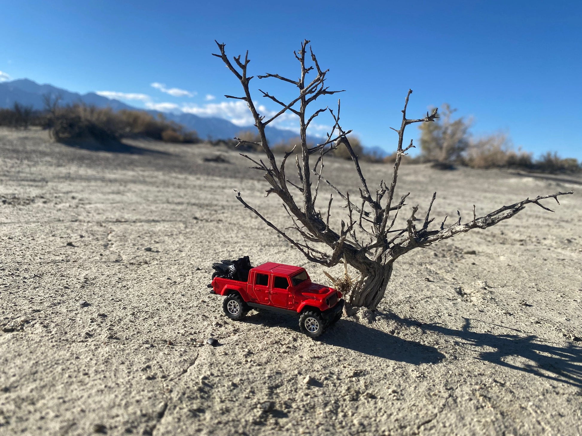 Custom Hot Wheels - 2020 Jeep Gladiator Truck - Red - 12 Spoke Chrome Wheels - Off Road Rubber Tires