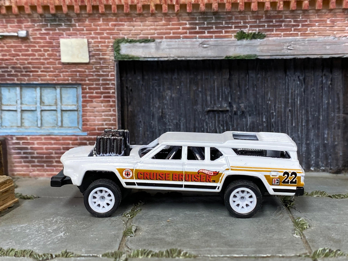 Custom Hot Wheels - Cruise Bruiser - White and Gold - White Race Wheels - Rubber Tires
