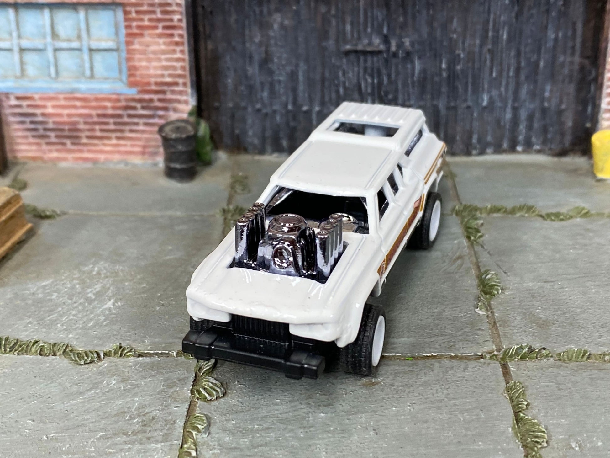 Custom Hot Wheels - Cruise Bruiser - White and Gold - White Race Wheels - Rubber Tires