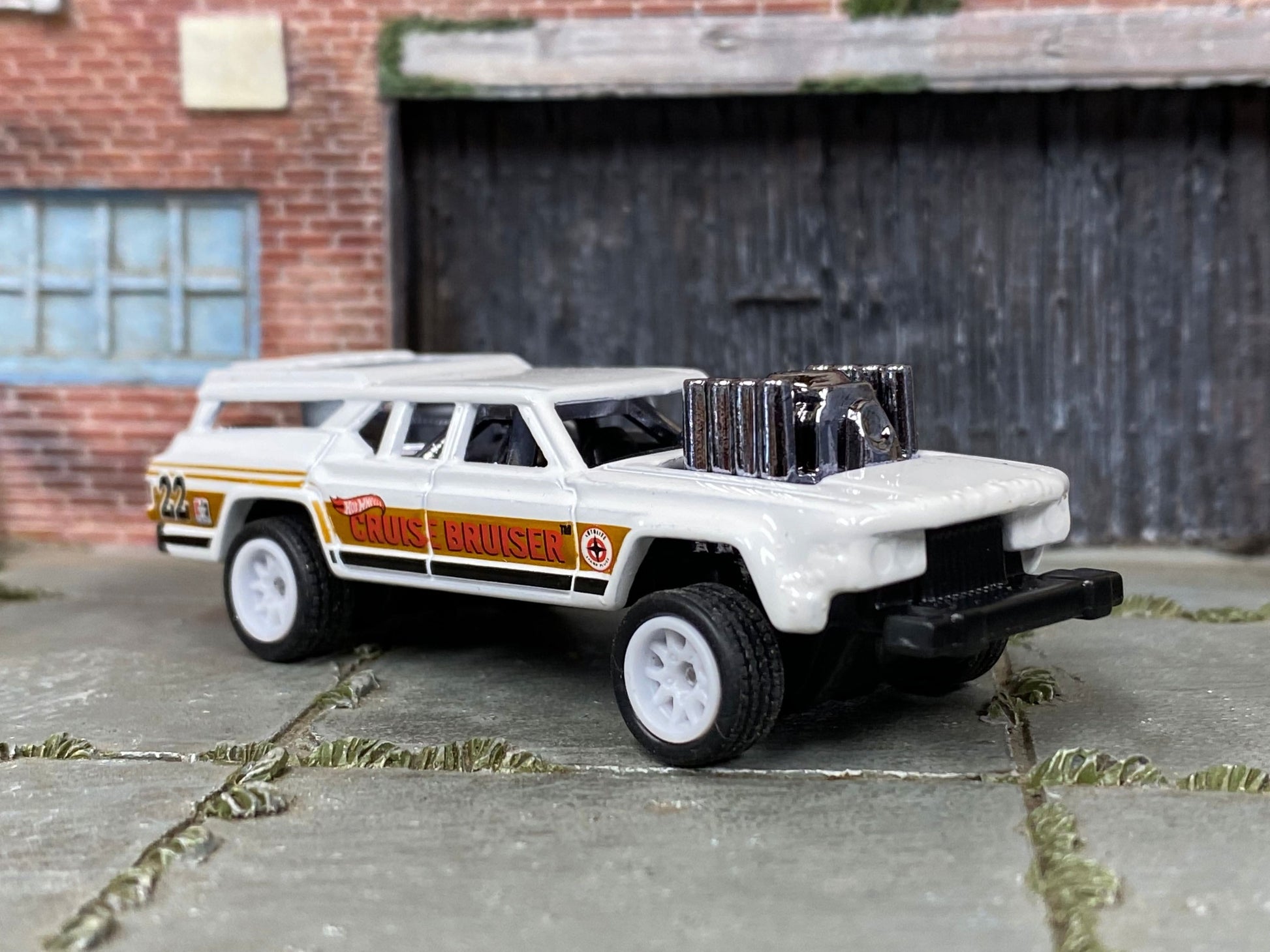 Custom Hot Wheels - Cruise Bruiser - White and Gold - White Race Wheels - Rubber Tires