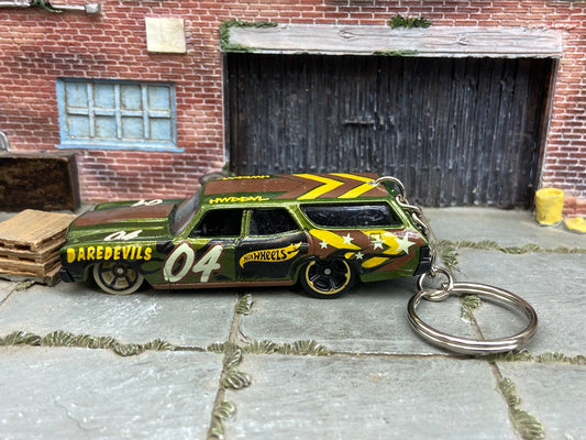 Custom Hot Wheels Keychain - Key Chain - Zipper Pull - 1970 Chevy Chevelle Station Wagon Daredevil Green