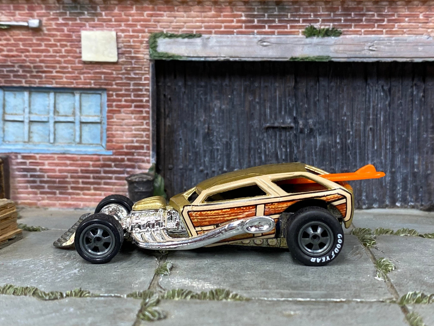 Custom Hot Wheels - Surf Crate Drag Car - Gold - Gray Mags - Goodyear Slicks