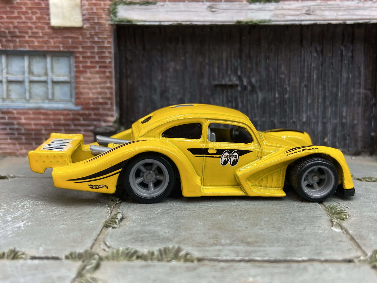 Mooneyes VW Kafer Racer custom Hot Wheels with gray wheels, view 1