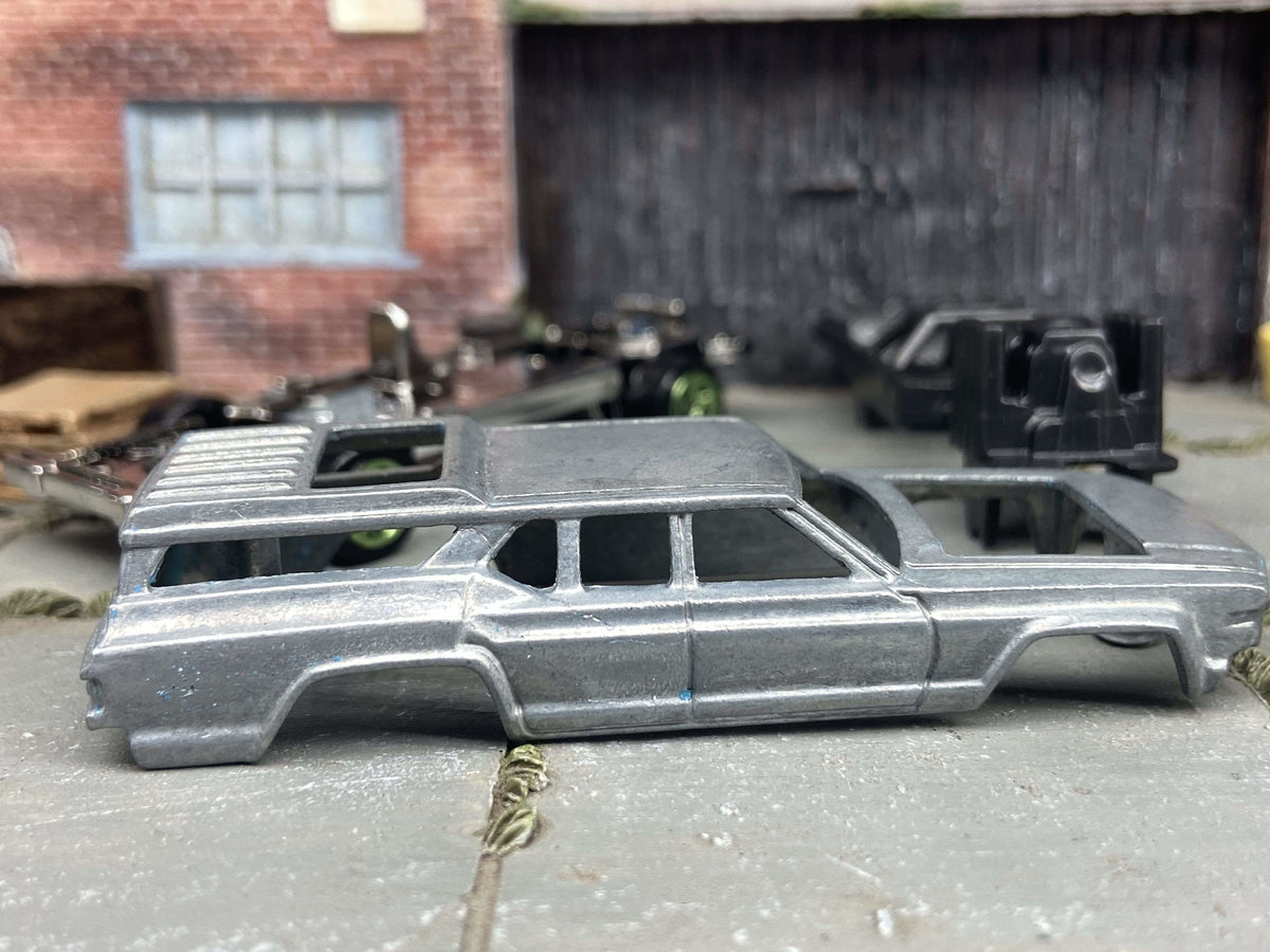 Stripped Vista Cruiser "Cruiser Bruiser" Demolition Car DIY Hot Wheels kit