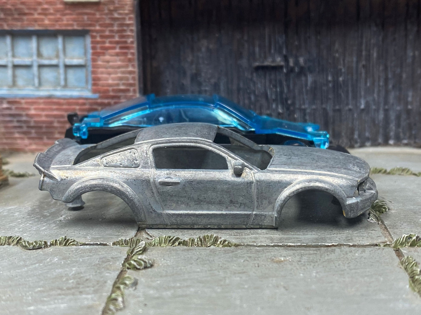 DIY Hot Wheels kit 2005 Ford Mustang - gallery image 1 of 3