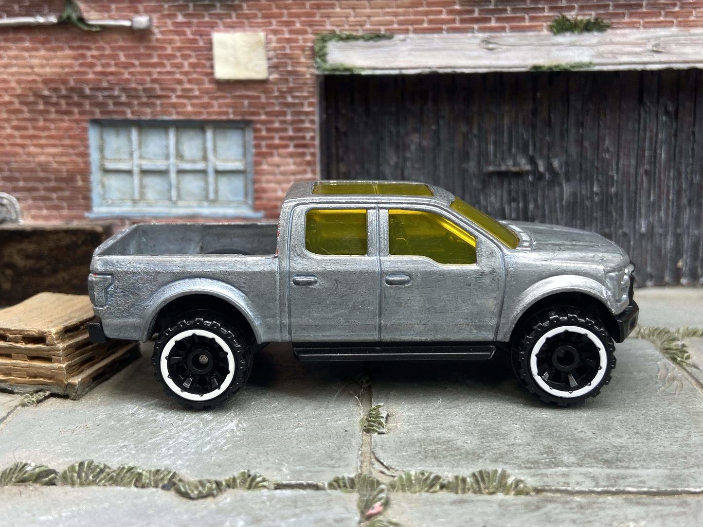 DIY Hot Wheels Car Kit - 2015 Ford F150 4X4 Pick Up Truck - Build Your Own Custom Hot Wheels!