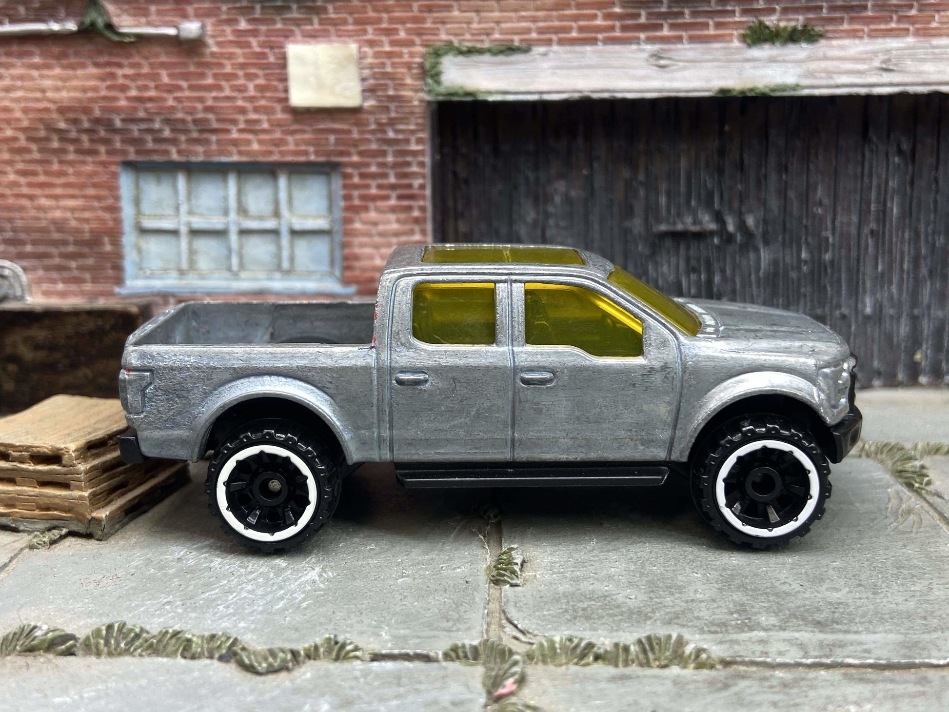 DIY Hot Wheels Car Kit - 2015 Ford F150 4X4 Pick Up Truck - Build Your Own Custom Hot Wheels!