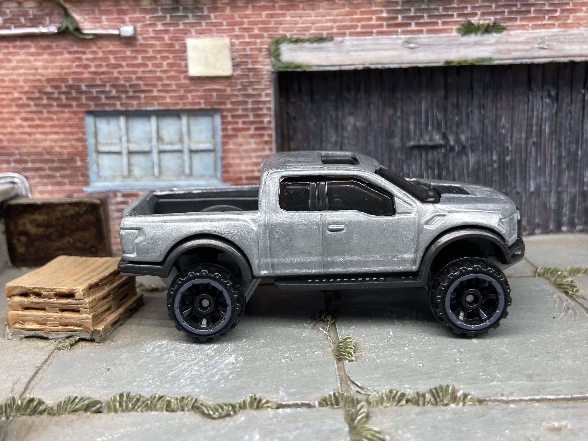 DIY Hot Wheels Car Kit - 2017 Ford Raptor F150 4X4 Pick Up Truck - Build Your Own Custom Hot Wheels!