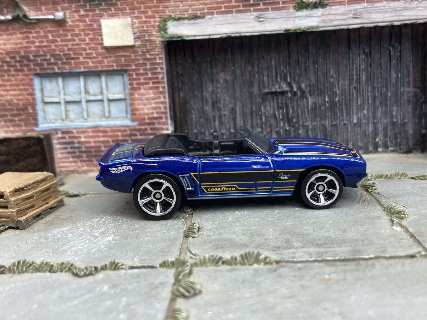 Loose Hot Wheels - 1969 Chevy Camaro Convertible - Blue and Black