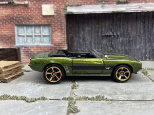 Hot Wheels 1969 Chevy Camaro Convertible In Green and Black