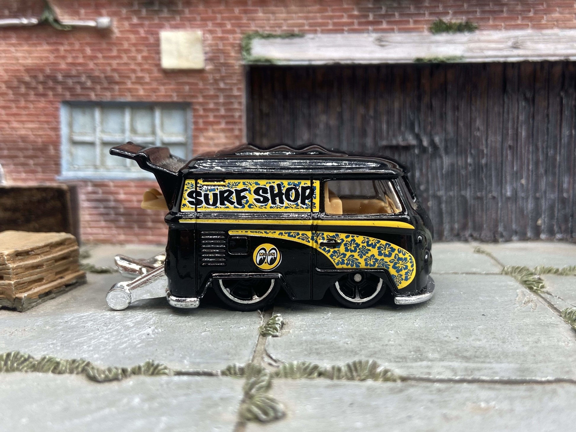 Loose Hot Wheels - VW Volkswagen Kool Kombi - Black and Yellow