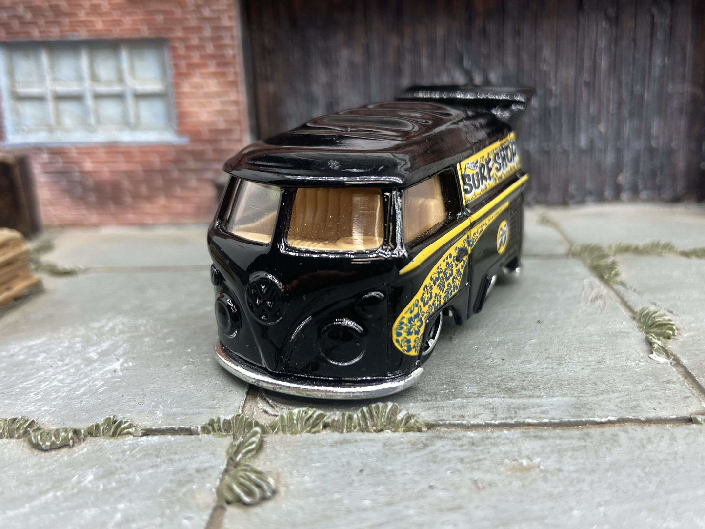 Loose Hot Wheels - VW Volkswagen Kool Kombi - Black and Yellow